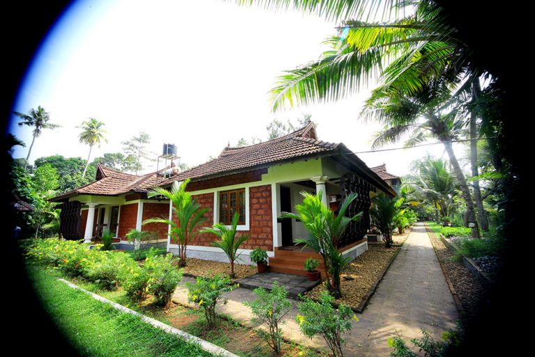 Spacious grounds with guest cottages 2
